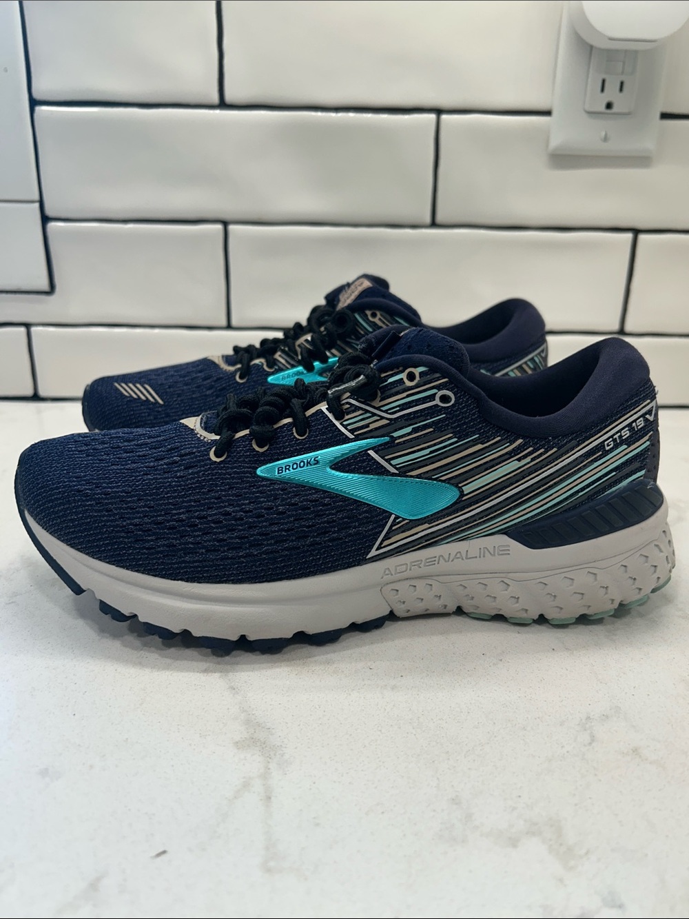Brooks Women's Adrenaline GTS 19 Running Shoes Size 8 - Picture 5 of 16